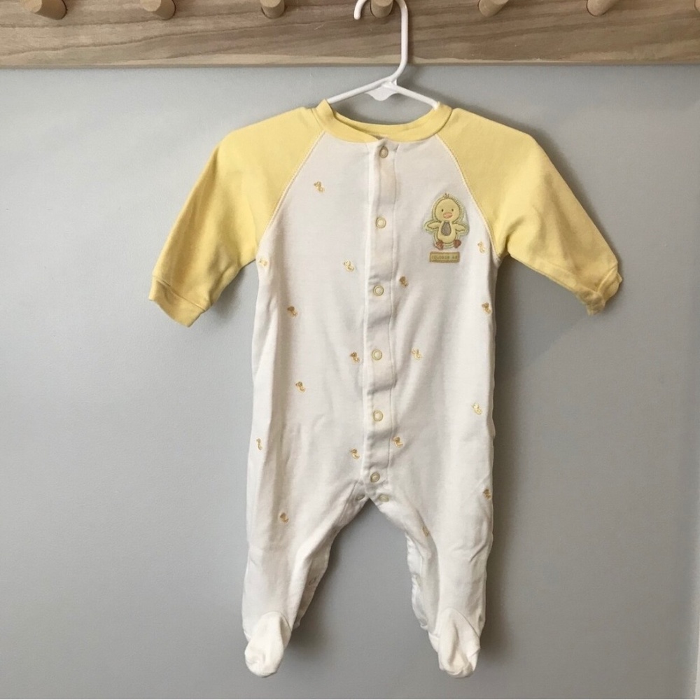 Carter’s duck yellow and white one piece footie pajama in Baby Size 6 months